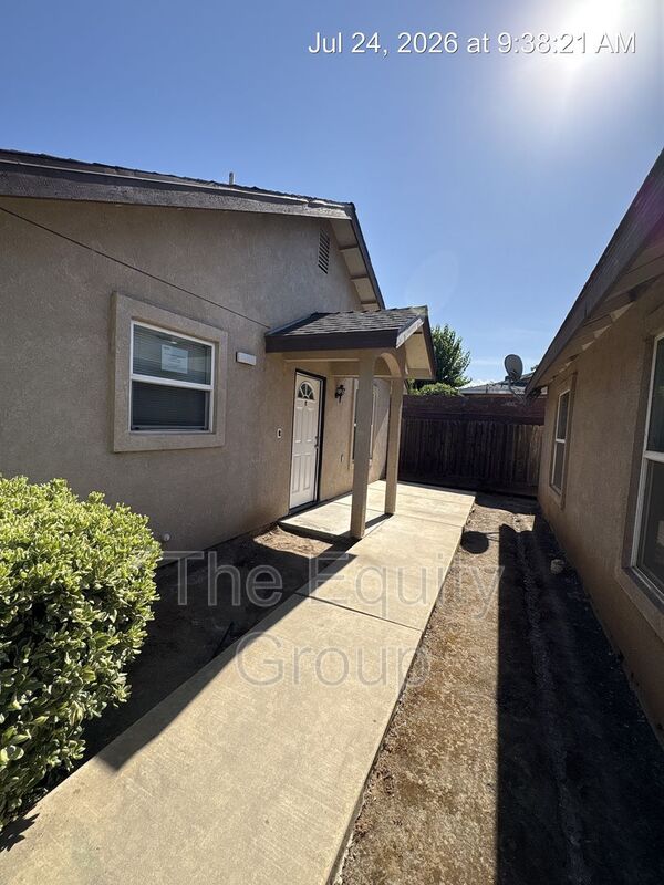 Woodlake Condo: 540 East Lakeview Ave