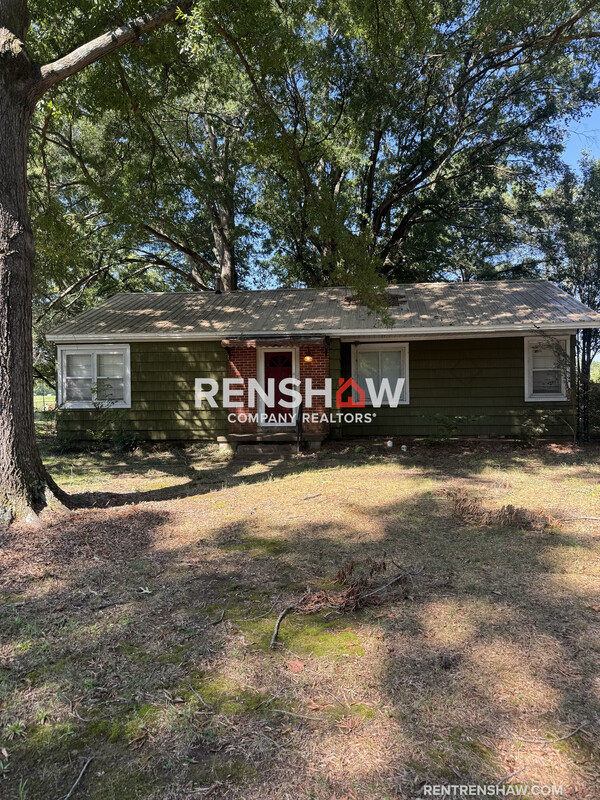 Milan House: 4055 Roseland St