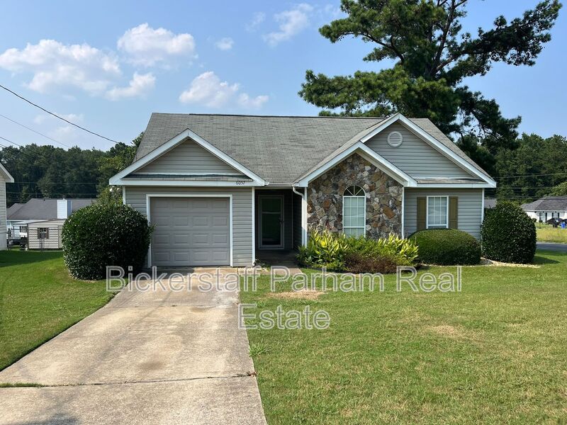 Columbus House: 6057 Buxton Drive