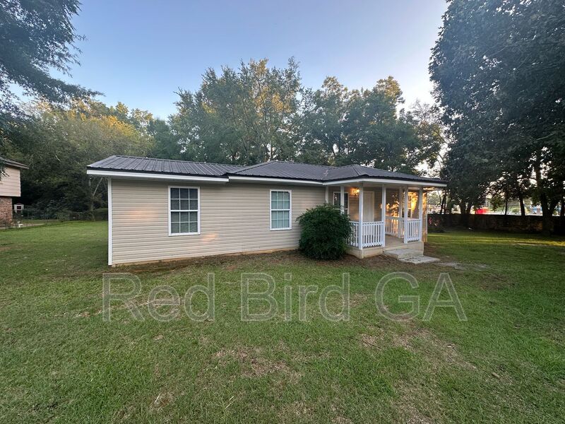 Milledgeville House: 1230 Harris Street