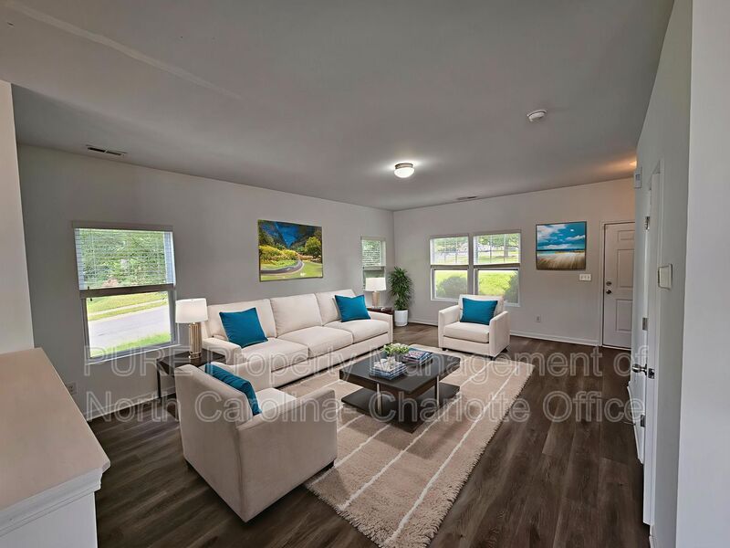 Charlotte House: 1404 Henry David Court