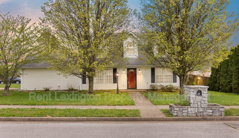 Nicholasville House: 104 North Town Branch Drive