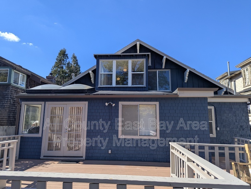 Berkeley House: 1529 Josephine St.