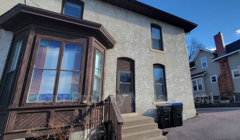 Mankato Condo: 103 Lincoln St.