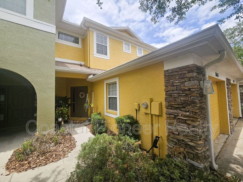 Tampa Townhome: 8148 Stone Leaf Ln