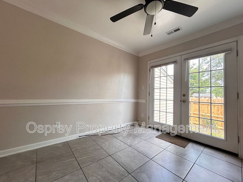 3-Bedroom Townhome with Spacious Backyard in the Heart of Chesapeake