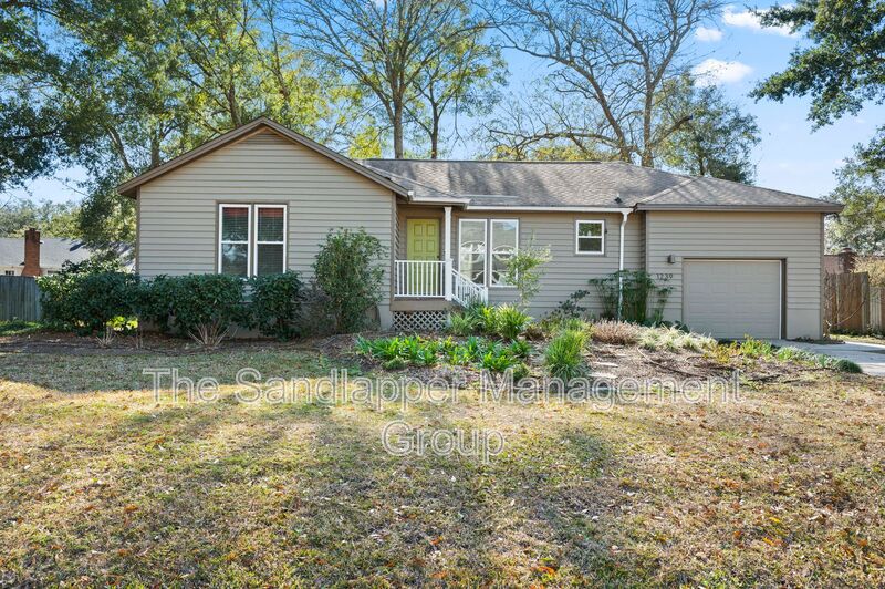 Charleston House: 1239 Cornwallis Road