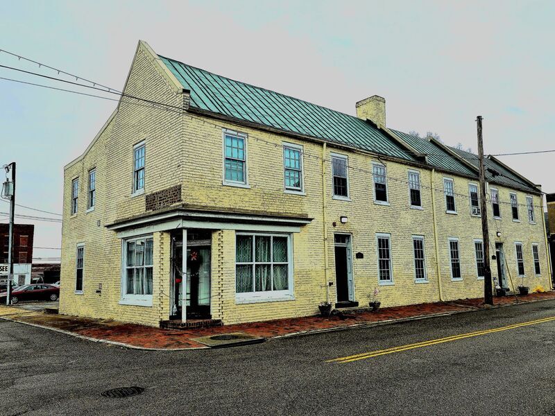 Petersburg Condo: 201 E Bank St