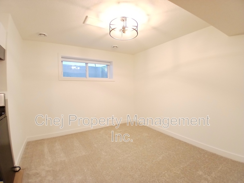 EDMONTON Condo: 6349 King Wynd SW