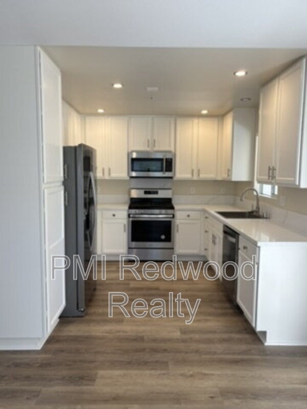 San Carlos Condo: 744 Walnut Street