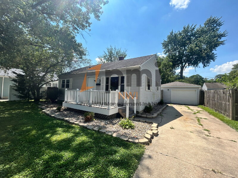 Crown Point House: 3 Walnut Parkway