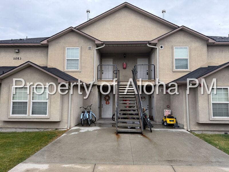 Meridian House: 1053 W. Pine Ave