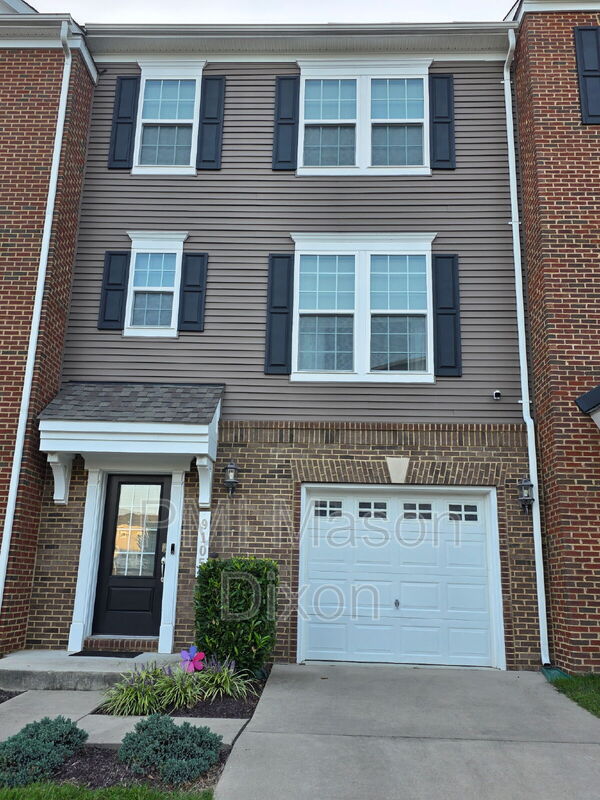 Upper Marlboro Townhome: 9105 Fox Stream Way