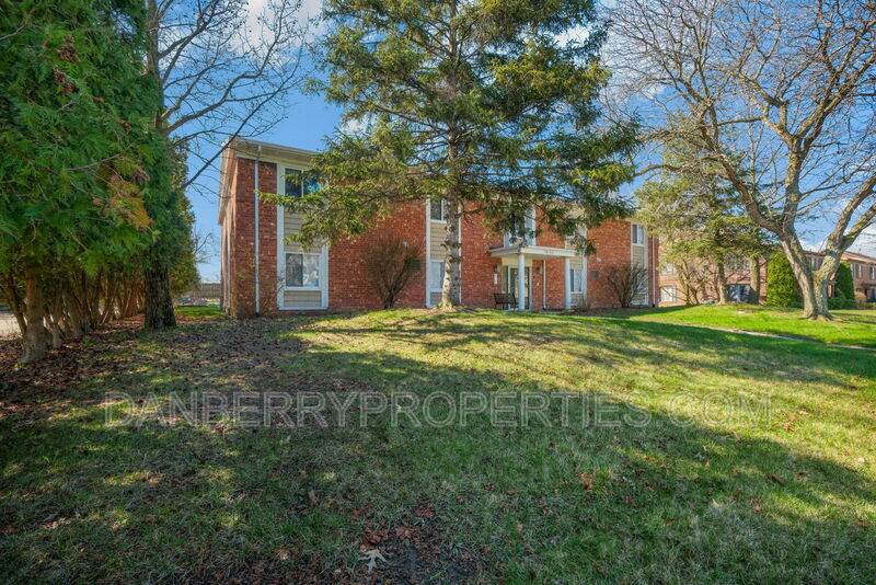 Toledo Condo: 1655 Brownstone Boulevard