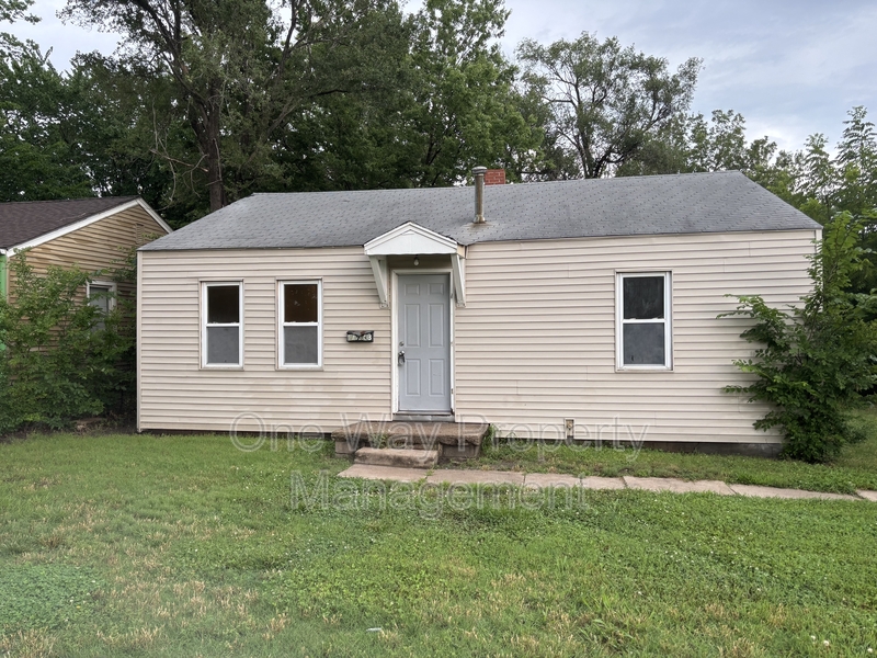 Wichita House: 1738 North Poplar Avenue