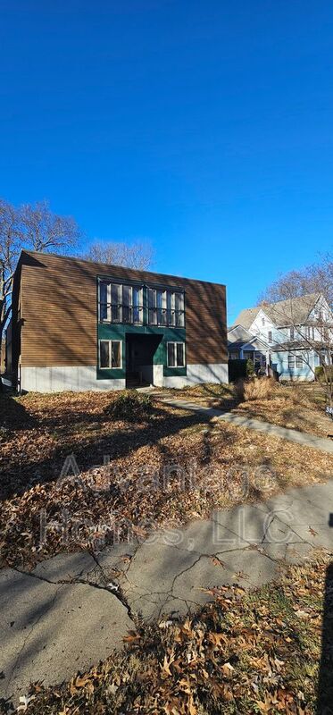 Kansas city Condo: 3804 Roanoke Rd