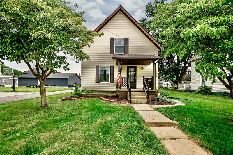 East Sparta House: 9459 Maple Avenue SE