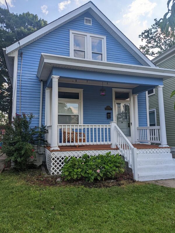 Cincinnati House: 3742 Kenilworth Pl.