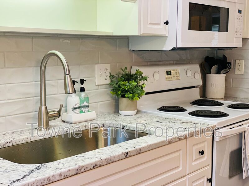 Evans House: 326 Greendale Pl