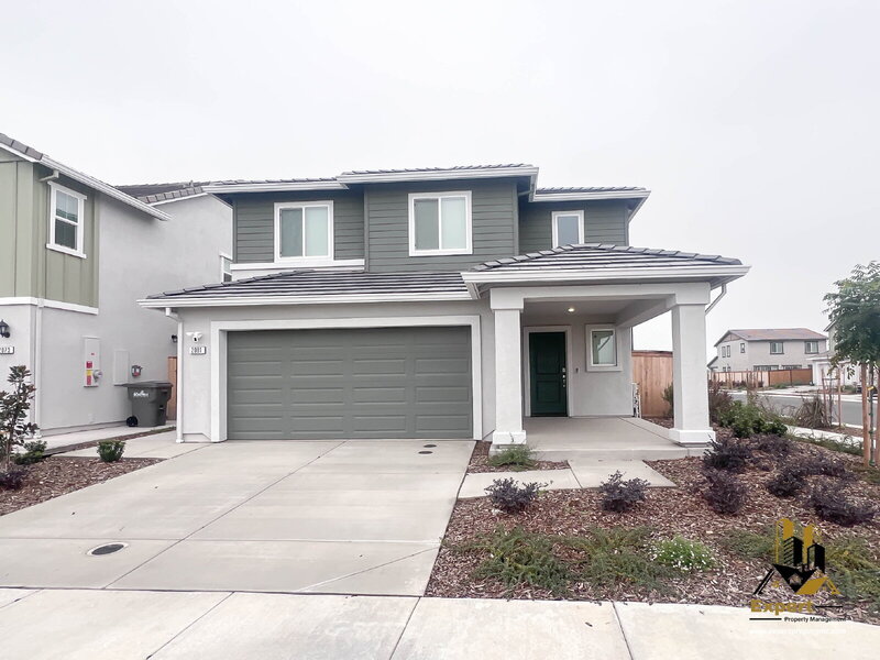 Roseville House: 2081 Blue Star Dr