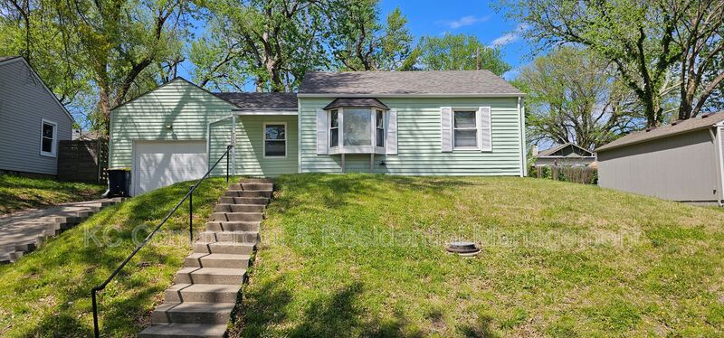 Kansas City House: 636 NE 45th Terrace