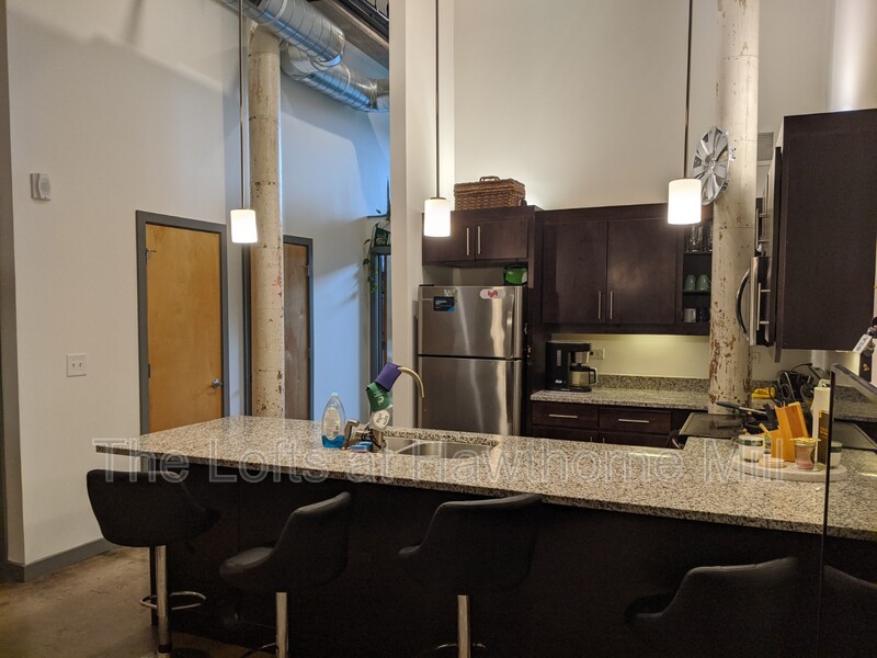 Charlotte Condo: 1101 Hawthorne Lane
