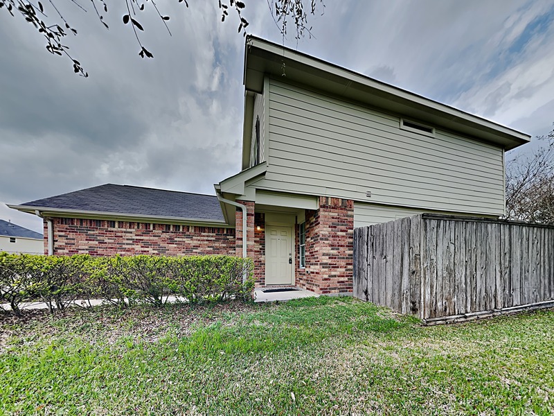 Houston House: 16326 Royal Fort Ln