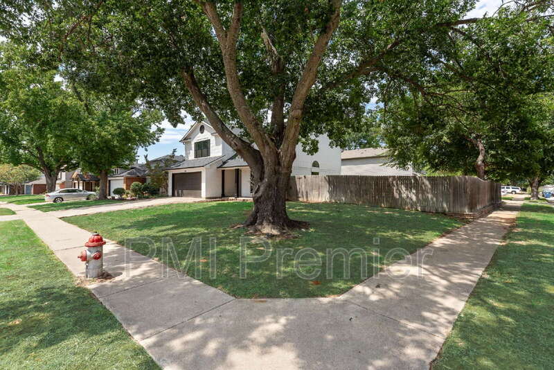 Grapevine House: 1417 Thistlewood Ln