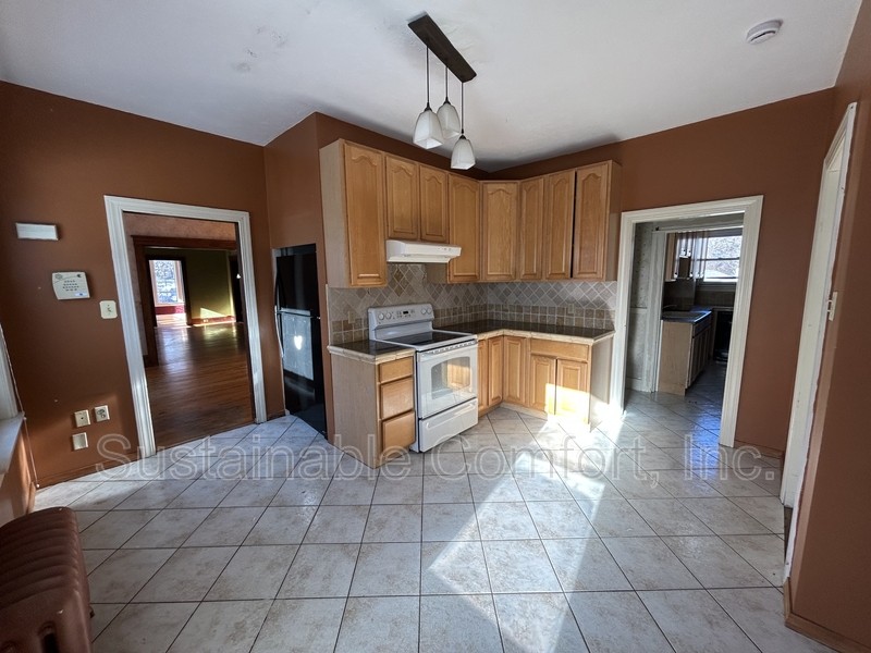 Worcester Condo: 5 Kensington Road - 2