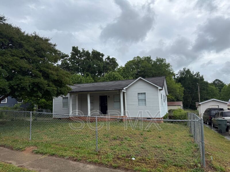 Gastonia House: 508 N Pryor St