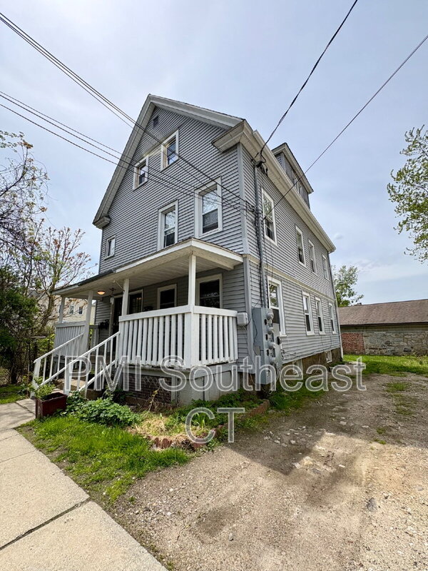 New London Condo: 7 Griswold Court