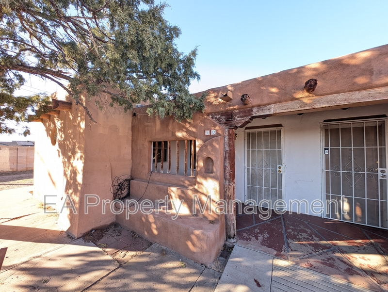 Albuquerque House: 200 63rd St SWUnit 10