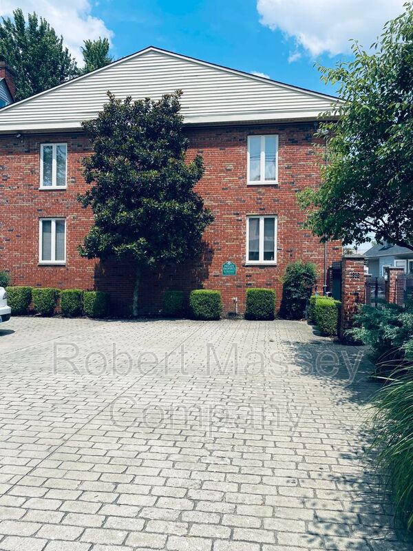 Louisville Condo: 1829 Edenside Avenue