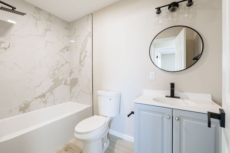 Bloomfield Apartment: 35 oakmount Avenue