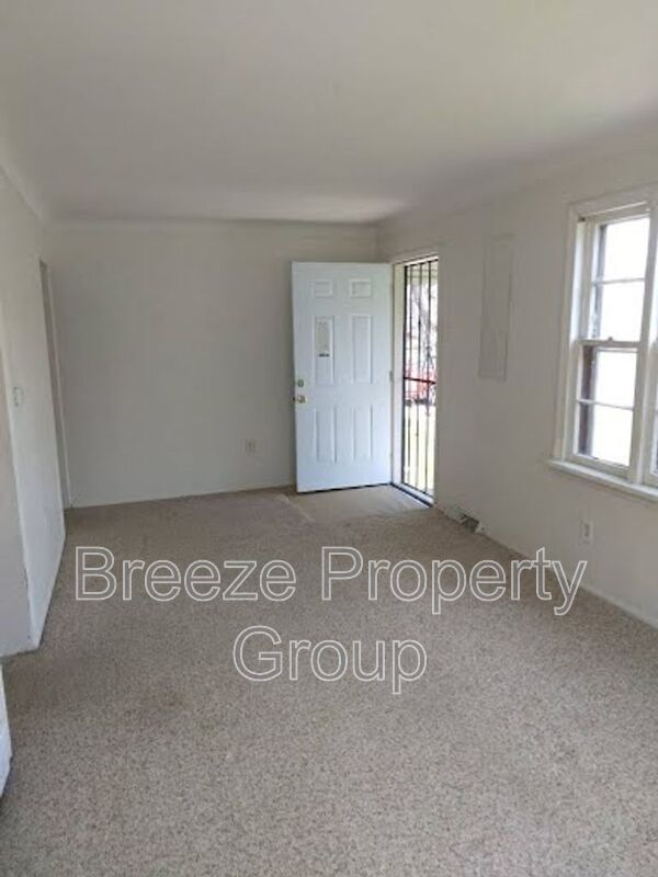 Toledo House: 3405 Beaumont Dr