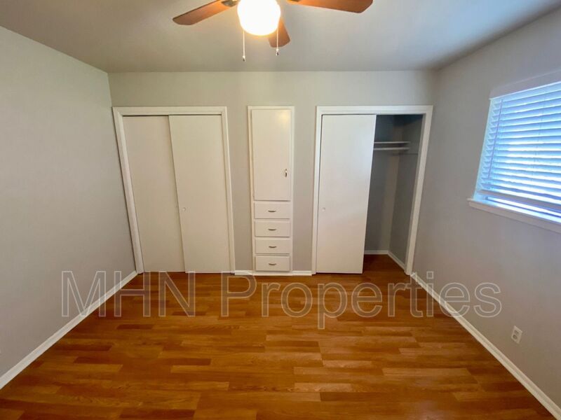 Nicely updated Duplex in Harmony Hills, just blocks from Blanco Rd and NW Military! - Photo 7