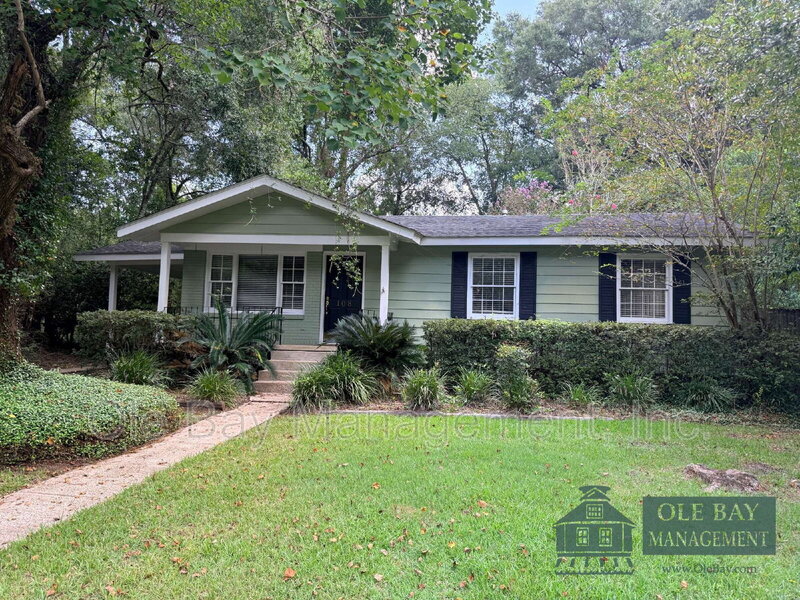 Mobile House: 108 Hilltop Dr E