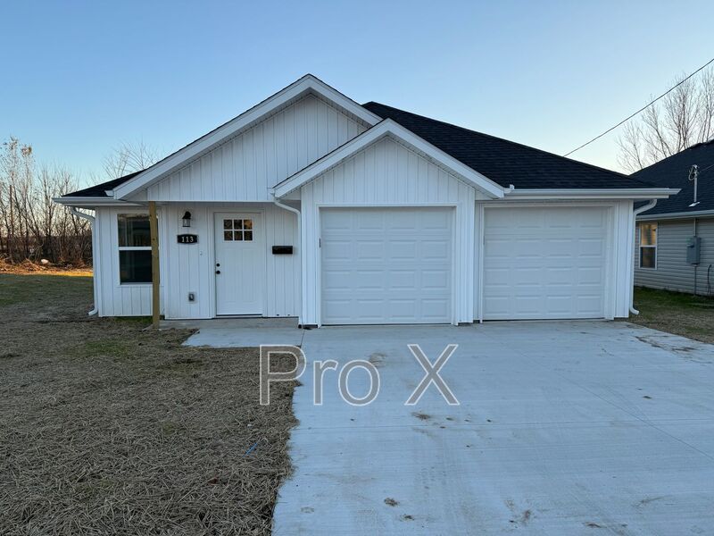 Carterville House: 113 W Lewis`