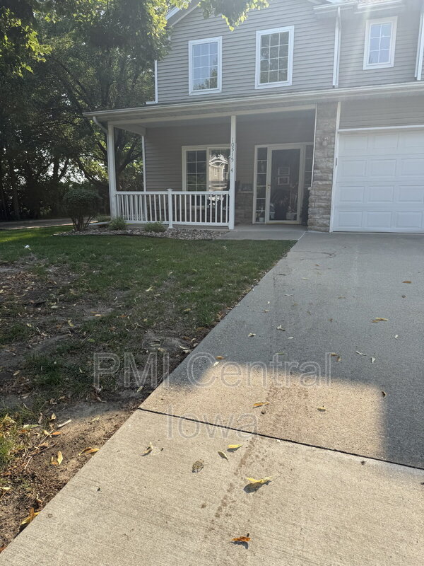 Urbandale Townhome: 10515 Hickory Dr