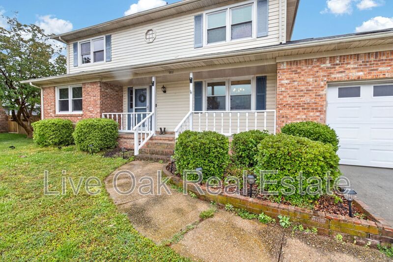 Virginia Beach House: 908 N. Plantation Drive
