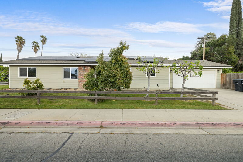 Visalia House: 1212 South Demaree Street