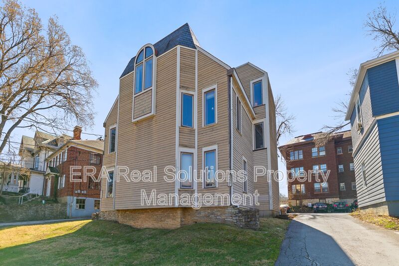 Cincinnati Condo: 255-257 Loraine Avenue