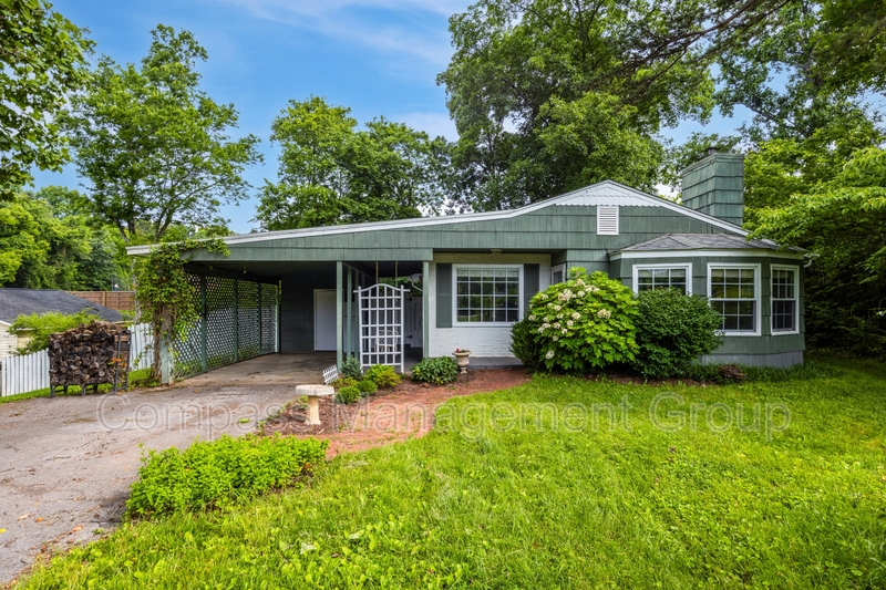 Knoxville House: 1125 Timbergrove Drive