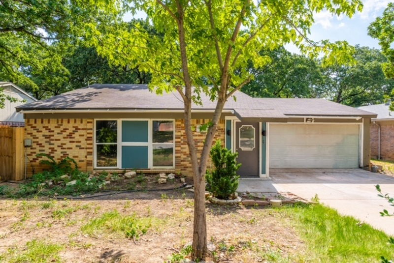 Arlington House: 5306 Lansingford Trail