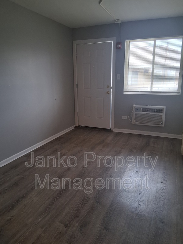 South Chicago Heights Condo: 3351 Commercial Ave