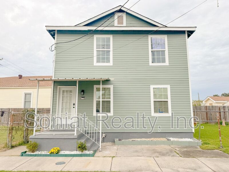 New Orleans Condo: 3433 LaSalle St.