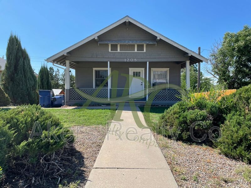 Pueblo House: 1208 E 13th St