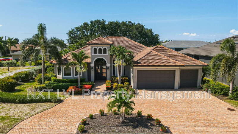 Cape Coral House: 1406 Cape Coral Pkwy W