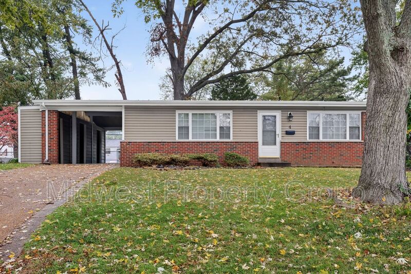 Florissant House: 4 Saratoga Court