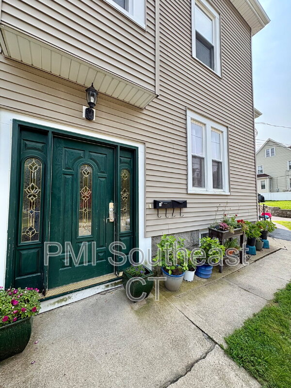 New London Condo: 285 Montauk Avenue
